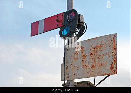 Signal d'arrêt le quadrant inférieur à Worcester Shrub Hill Railway Station, Worcester, Angleterre Banque D'Images