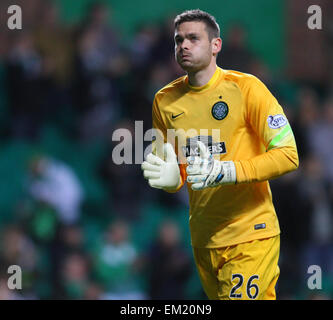 Glasgow, Ecosse. Apr 15, 2015. Scottish Premiership. Celtic contre Kilmarnock. Craig Gordon a l'air pensive ou peut-être d'Action Crédit : froid Plus Sport/Alamy Live News Banque D'Images