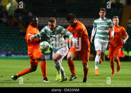 Glasgow, Ecosse. Apr 15, 2015. Scottish Premiership. Celtic contre Kilmarnock. Kris communes éclate dans le fort passé Darryl Westlake : Action Crédit Plus Sport/Alamy Live News Banque D'Images