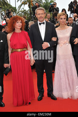 CANNES, FRANCE - 21 MAI 2012 : Sabine Azema (à gauche), Anne Consigny & Lambert Wilson à la première de "Vous n'avez encore rien vu" à Cannes. 21 mai 2012, Cannes, France Banque D'Images