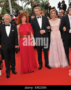 CANNES, FRANCE - 21 MAI 2012 : Pierre Arditi (à gauche), Sabine Azema, Anne Consigny & Lambert Wilson à la première de "Vous n'avez encore rien vu" à Cannes. 21 mai 2012, Cannes, France Banque D'Images