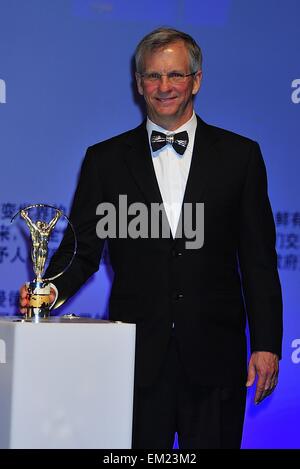 Shanghai, Chine. 15 avril, 2015. Laureus World Action sportif de l'année 2015 gagnant et parachutiste Alan Eustace. Credit : Marcio Machado/ZUMA/Alamy Fil Live News Banque D'Images