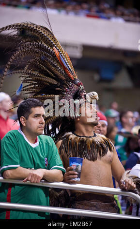 15 avril 2015 : Mexique's fans en action contre USA men's soccer à l'Alamodome. San Antonio, Texas. Banque D'Images