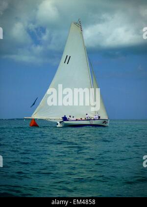 La Ville espère, Abaco, Bahamas. 2 juillet, 2014. Yacht de course. Sidney Bruere/Alamy Live News Banque D'Images