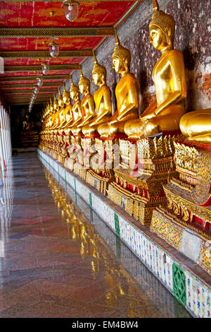 Siddharta dans le temple bangkok Asie Thaïlande résumé étape croix palais wat Banque D'Images