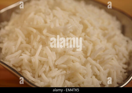 Une assiette de cuisson, le riz basmati blanc ordinaire Banque D'Images