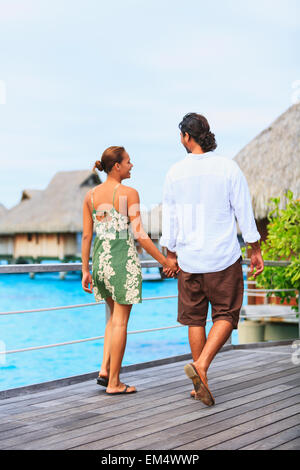 Couple,promenade,miel,Resort,Holding Hands Banque D'Images