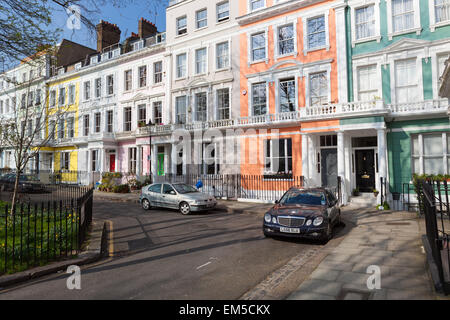 Maisons élégantes dans Chalcot Square, Primrose Hill, Londres Banque D'Images