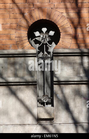 Détail sur le mur de fondation de bâtiment Antoni Tàpies dans Carrer Aragó, Barcelone, Catalogne, Espagne Banque D'Images