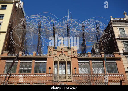 Partie de façade et toit fil sculpture de Fundació Antoni Tàpies building à Barcelone, Catalogne, Espagne Banque D'Images