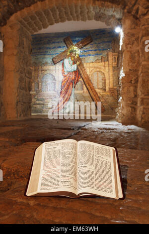 Israël, Close-up of Bible et fresque avec Jésus Christ, Jérusalem Banque D'Images