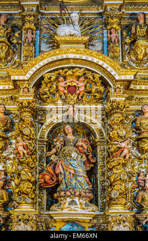 Brésil, Salvador, l'or et de décorations des statues de la Cathédrale Basilique intérieur chepels Banque D'Images