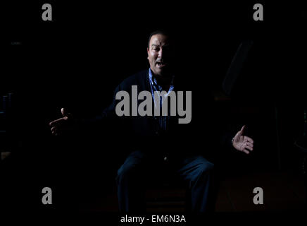 Chanteur de Flamenco Antonio Gomez Rubio connaît comme le 'Ruiseñor de Paterna' chante à la Pena Flamenca La Petenera culturel en Paterna de Rivera, la province de Cádiz, Andalousie, Espagne Banque D'Images