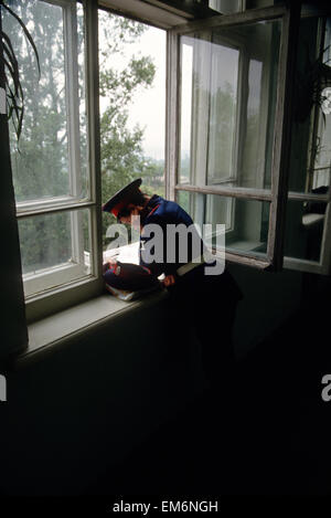 Un jeune russe d'études aux étudiants des Cosaques du Don à l'école militaire des Cosaques du Don à Novotcherkassk, la Russie. Banque D'Images