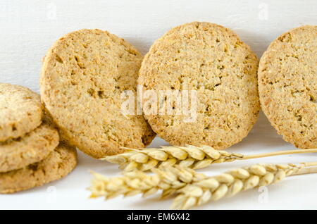 Partie intégrante des cookies et de blé sur fond blanc Banque D'Images