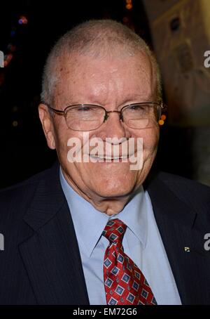 Garden City, NY, USA. Apr 16, 2015. Fred Haise présents pour Apollo 13 45e anniversaire célébration, le berceau de l'Aviation Museum, Garden City, NY Le 16 avril 2015. Credit : Derek Storm/Everett Collection/Alamy Live News Banque D'Images