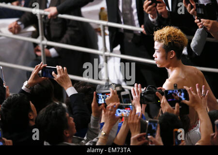 Osaka, Japon. 16 avril, 2015. . Juiki Tatsuyoshi gagnés par KO après 2 tours. Apr 16, 2015. Juiki Juiki Tatsuyoshi Tatsuyoshi Boxing : action contre Tadao Iwatani, pendant le Super combat de boxe poids Bantam à Bodymaker Colisée, à Osaka au Japon. 16 avril, 2015. . Juiki Tatsuyoshi gagnés par KO après 2 tours . Credit : Yusuke Nakanishi/AFLO SPORT/Alamy Live News Banque D'Images