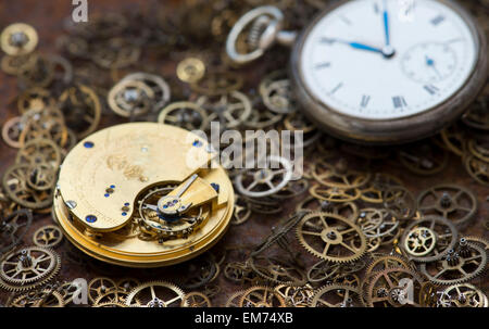 Montres de poche anciennes, mouvements et cogs Banque D'Images