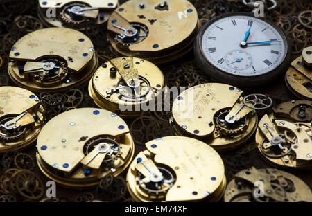 Montres de poche anciennes, mouvements et cogs Banque D'Images