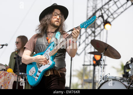 Indio, California, USA. 10 avr, 2015. SEAN LENNON musicien du fantôme d'un tigre à dents de sabre se produit sur scène pendant les trois jours de Musique et Arts Festival Coachella Indio au Polo Club à Indio, Californie © Daniel DeSlover/ZUMA/Alamy Fil Live News Banque D'Images