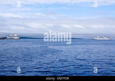 Mme Delphin et Mme Marina, bateaux de croisière, les navires amarrés au large du port de Kirkwall, Orkney, Scotland Banque D'Images