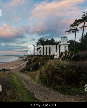 Une vue de la balise Millenium à Lepe dans le Hampshire. Banque D'Images