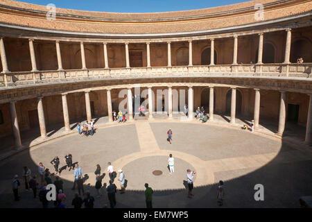 Cour intérieure à l'intérieur du Palacio de Carlos V, palais de Charles V, complexe de l'Alhambra, Granada, Espagne Banque D'Images