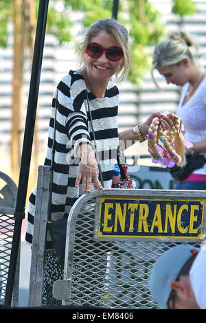 Eric Dane et Rebecca Gayheart prendre leurs filles, Billie et la Géorgie à la marché de fermiers dans la région de Beverly Hills avec : Rebecca Gayheart Où : Los Angeles, California, United States Quand : 12 Oct 2014 Banque D'Images
