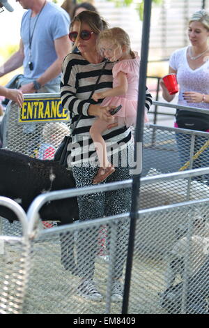 Eric Dane et Rebecca Gayheart prendre leurs filles, Billie et la Géorgie à la marché de fermiers dans la région de Beverly Hills avec : Rebecca Gayheart Dane La Géorgie,où : Los Angeles, California, United States Quand : 12 Oct 2014 Banque D'Images