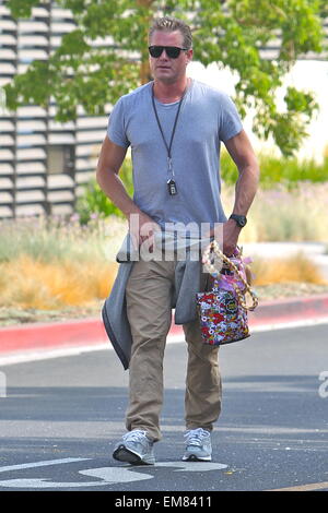 Eric Dane et Rebecca Gayheart prendre leurs filles, Billie et la Géorgie à la marché de fermiers dans la région de Beverly Hills avec : Eric Dane Où : Los Angeles, California, United States Quand : 12 Oct 2014 Banque D'Images