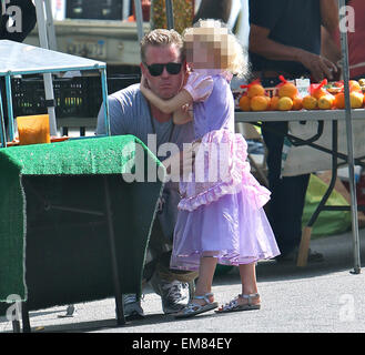 Eric Dane et Rebecca Gayheart prendre leurs filles, Billie et la Géorgie à la marché de fermiers dans la région de Beverly Hills avec : Eric Dane Dane Billie,où : Los Angeles, California, United States Quand : 12 Oct 2014 Banque D'Images