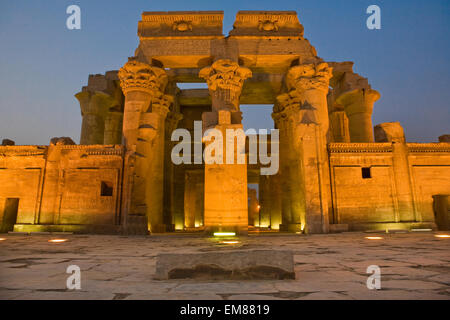 L'Égypte. Kom Ombo. Temple de Sobek et Haroeris construit pendant la dynastie ptolémaïque Banque D'Images