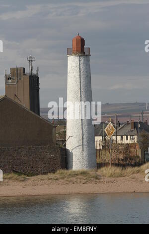 Marqueur de navigation du port de Montrose ecosse avril 2015 Banque D'Images