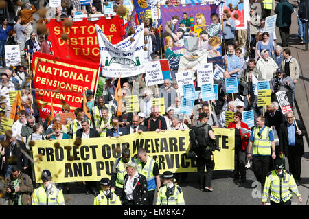 Des milliers dans la rue au cours d'un État-providence rassemblement à Londres Banque D'Images
