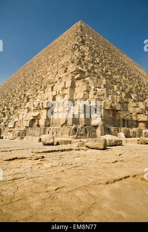 La nécropole de Gizeh est un site archéologique plusieurs monuments anciens comprend les trois pyramides, le Sphinx, cemeterie Banque D'Images