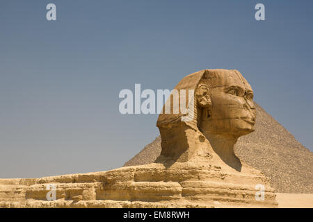 La nécropole de Gizeh est un site archéologique plusieurs monuments anciens comprend les trois pyramides, le Sphinx, cemeterie Banque D'Images