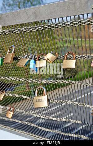 Cadenas d'amour sur le pont de l'avenue de Tervueren à Bruxelles, Belgique Banque D'Images