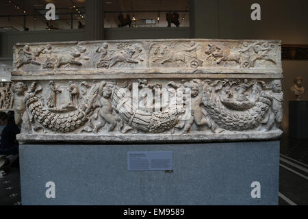 Sarcophage romain de guirlandes et le mythe de Thésée et Ariane. En. Hadrianic ou au début de la période Antonine, 130-140 AD. Banque D'Images