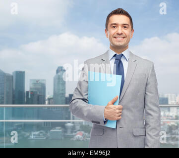 Happy businessman holding folder Banque D'Images