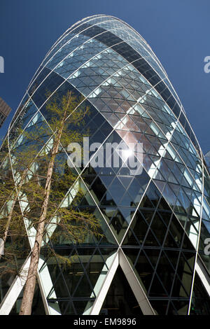 Le Gherkin aka 30 St Mary Axe dans City of London Banque D'Images