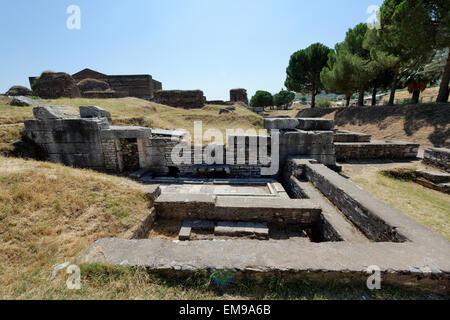 Époque byzantine des latrines publiques ou des toilettes à l'ancienne ville sardes, SART, la Turquie moderne de jour. Banque D'Images