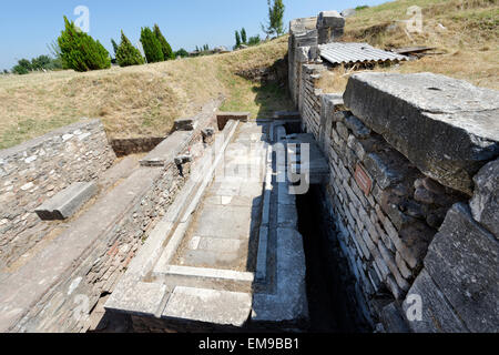 Époque byzantine des latrines publiques ou des toilettes à l'ancienne ville sardes, SART, la Turquie moderne de jour. Banque D'Images