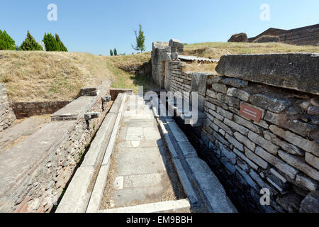 Époque byzantine des latrines publiques ou des toilettes à l'ancienne ville sardes, SART, la Turquie moderne de jour. Banque D'Images