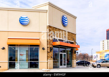 L'extérieur d'un magasin de détail d'AT&T à Oklahoma City, Oklahoma, USA. Banque D'Images