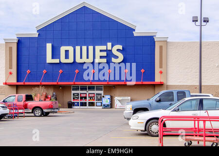 Lowe's building supply business sur l'extérieur peut Avenue, Oklahoma City, Oklahoma. USA. Banque D'Images