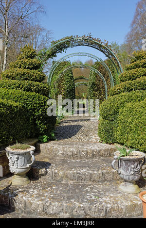 Topiary avec arches rose Banque D'Images