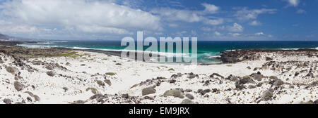 Lanzarote plage sauvage de sable blanc. Banque D'Images