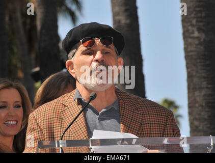 LOS ANGELES, CA - 7 mars 2012 : David Mamet sur Hollywood Boulevard où William H. Macy et sa femme Felicity Huffman ont chacun été honoré avec des étoiles sur le Hollywood Walk of Fame dans un rare étoile double cérémonie. Le 7 mars, 2012 Los Angeles, CA Banque D'Images