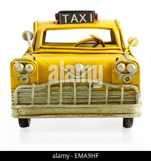 Ancienne rétro toy taxi jaune isolé sur fond blanc Banque D'Images