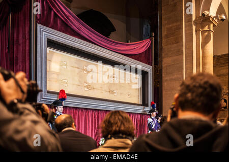 Turin, Italie. 18 avril, 2015. Place de la cathédrale Saint-Jean et le 18 avril 2015 - Crédit : carénage d'ostension Realy Easy Star/Alamy Live News Banque D'Images